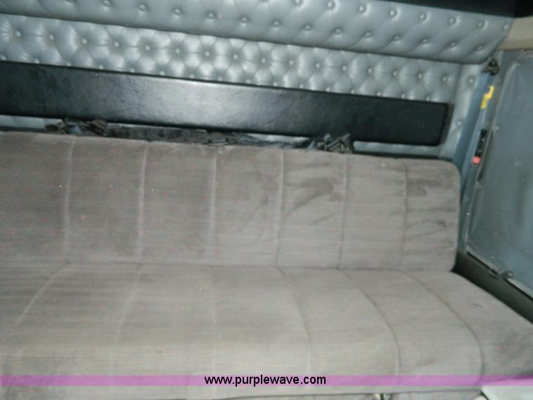 image for item J5153 1999 Kenworth T600 semi truck