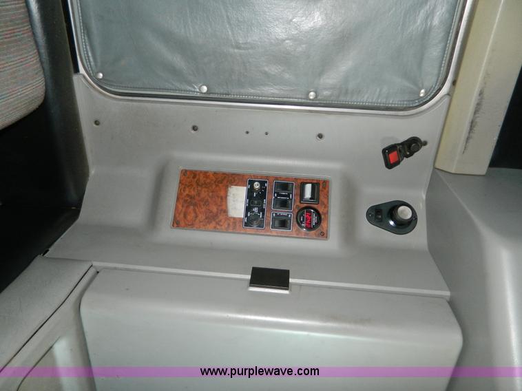 image for item J5153 1999 Kenworth T600 semi truck