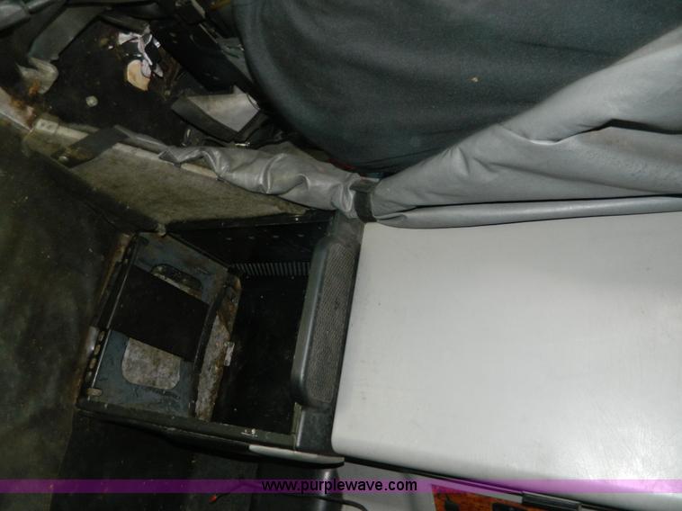 image for item J5153 1999 Kenworth T600 semi truck