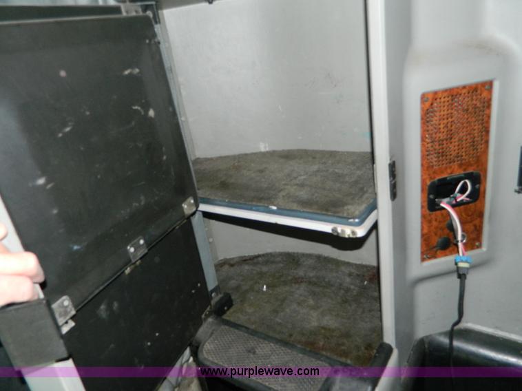 image for item J5153 1999 Kenworth T600 semi truck