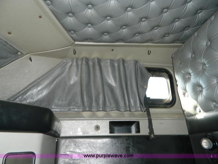 image for item J5153 1999 Kenworth T600 semi truck