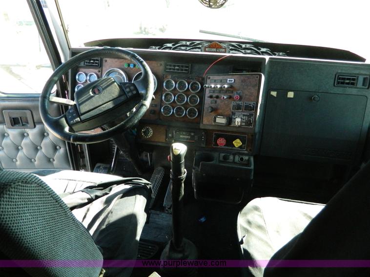 image for item J5153 1999 Kenworth T600 semi truck