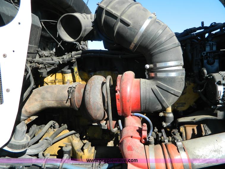 image for item J5153 1999 Kenworth T600 semi truck