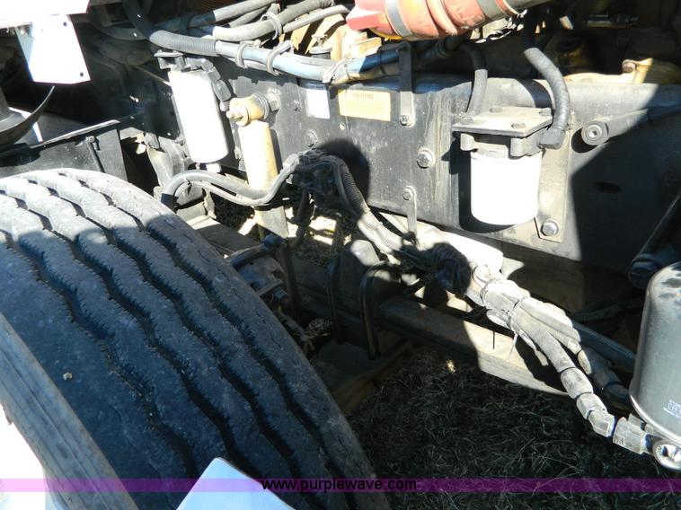 image for item J5153 1999 Kenworth T600 semi truck