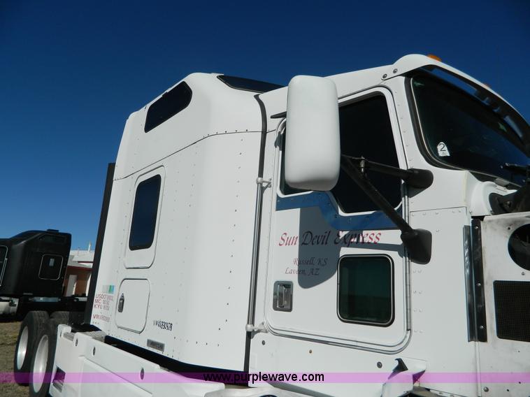 image for item J5153 1999 Kenworth T600 semi truck