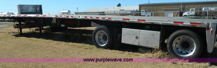 image for item J5155 2005 Fontaine flatbed trailer