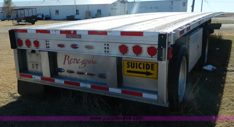image for item J5155 2005 Fontaine flatbed trailer