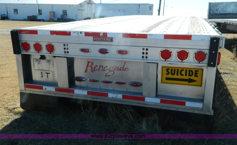 image for item J5155 2005 Fontaine flatbed trailer
