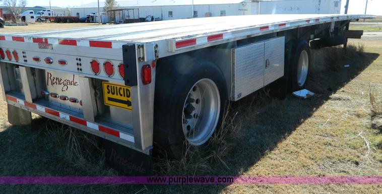 image for item J5155 2005 Fontaine flatbed trailer