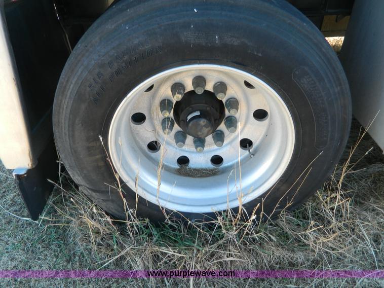 image for item J5155 2005 Fontaine flatbed trailer