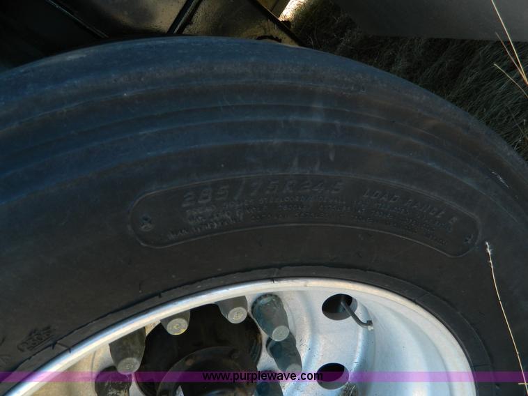 image for item J5155 2005 Fontaine flatbed trailer