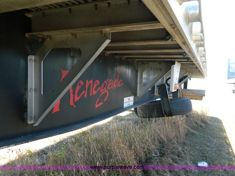 image for item J5155 2005 Fontaine flatbed trailer