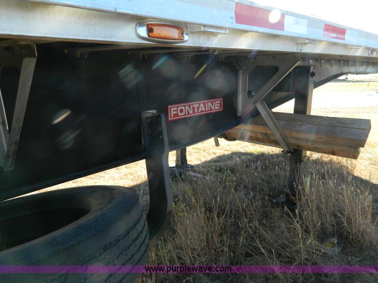 image for item J5155 2005 Fontaine flatbed trailer
