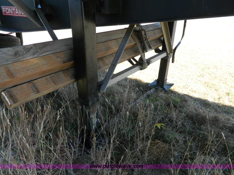 image for item J5155 2005 Fontaine flatbed trailer