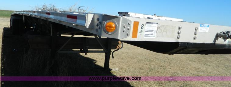 image for item J5155 2005 Fontaine flatbed trailer