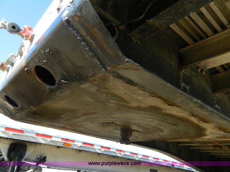 image for item J5155 2005 Fontaine flatbed trailer