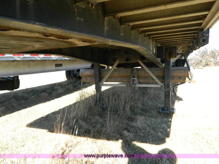 image for item J5155 2005 Fontaine flatbed trailer