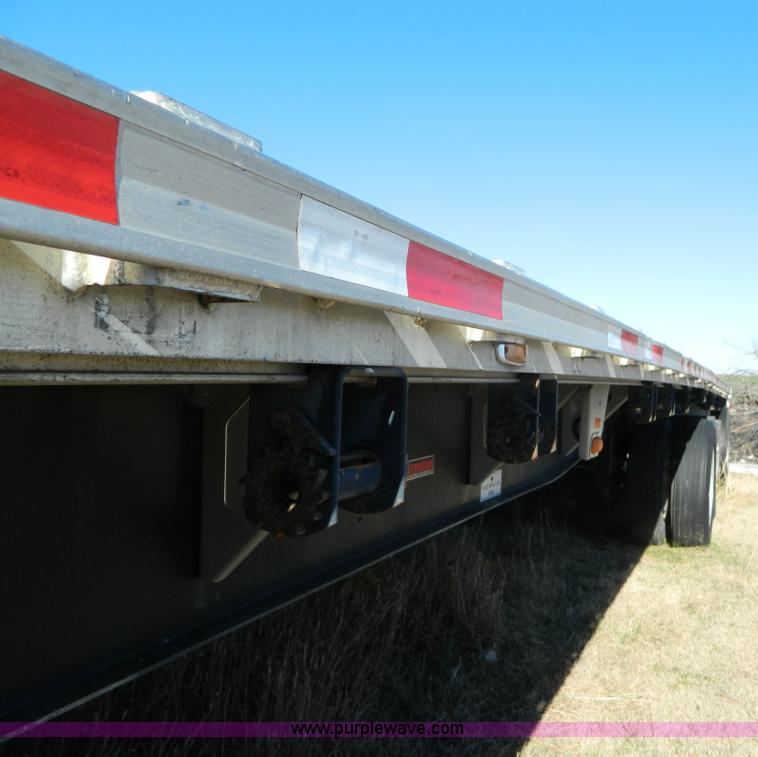 image for item J5155 2005 Fontaine flatbed trailer