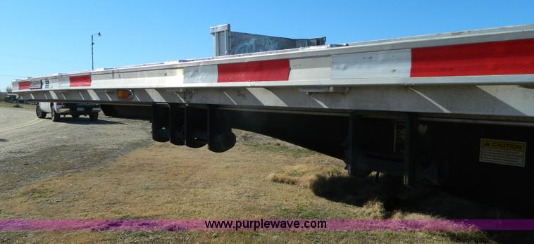 image for item J5155 2005 Fontaine flatbed trailer