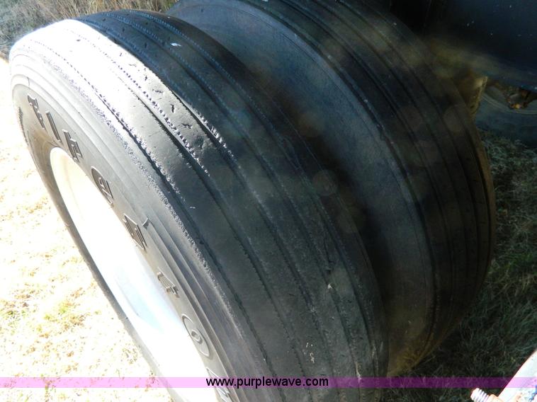 image for item J5155 2005 Fontaine flatbed trailer