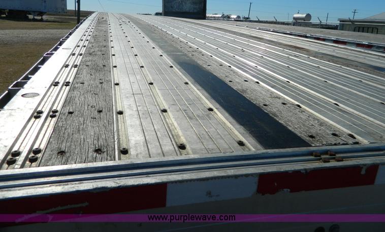 image for item J5155 2005 Fontaine flatbed trailer