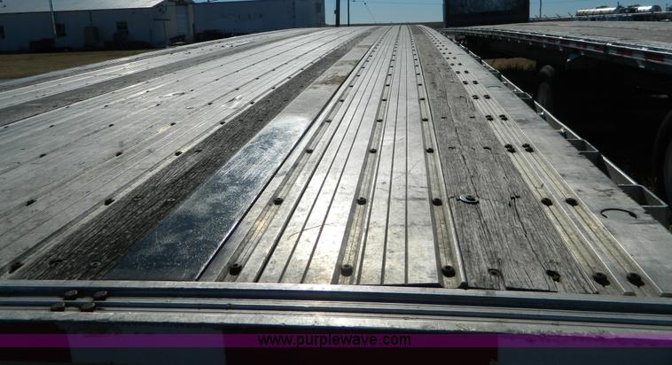 image for item J5155 2005 Fontaine flatbed trailer