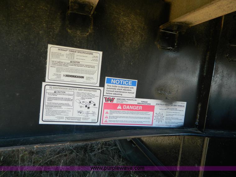 image for item J5155 2005 Fontaine flatbed trailer