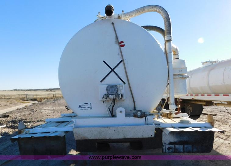 image for item J6838 1994 Falcon vacuum trailer