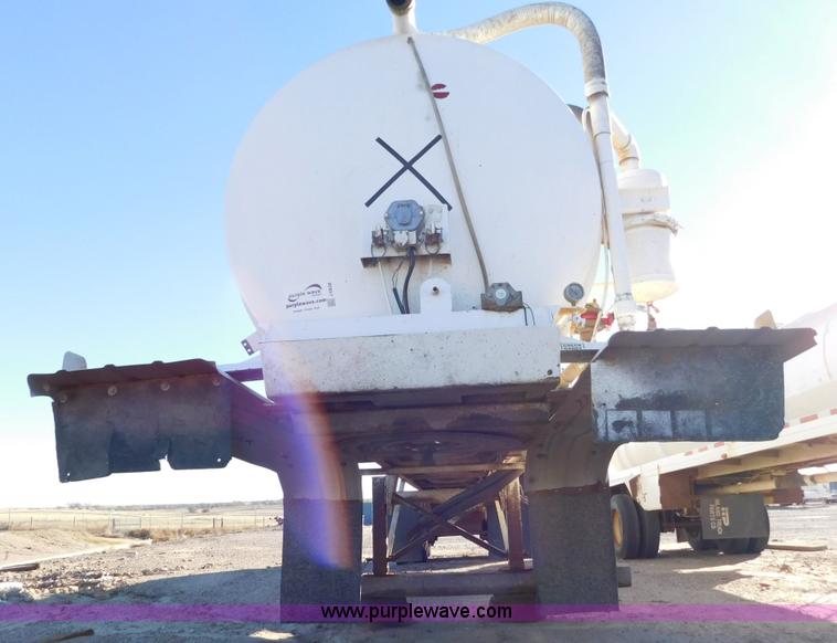 image for item J6838 1994 Falcon vacuum trailer