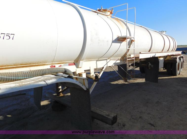 image for item J6838 1994 Falcon vacuum trailer