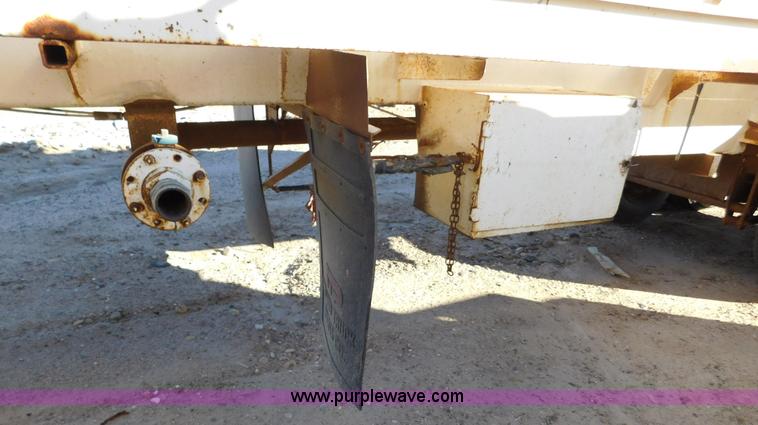 image for item J6838 1994 Falcon vacuum trailer