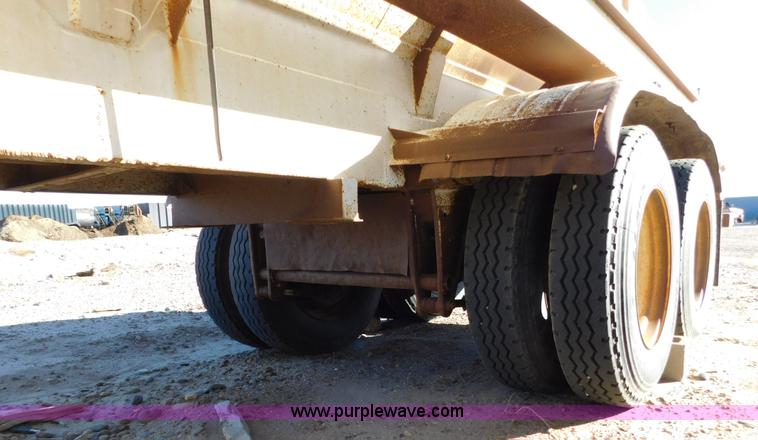 image for item J6838 1994 Falcon vacuum trailer