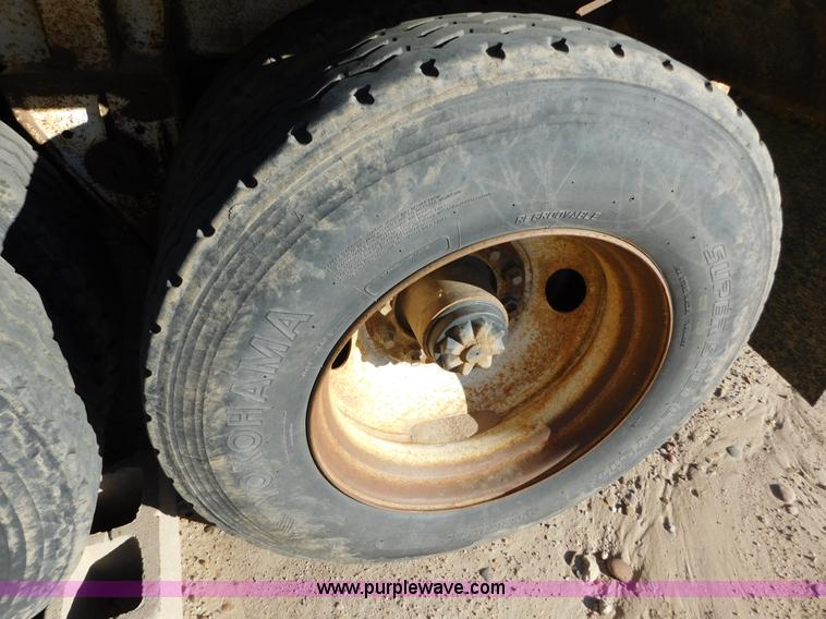 image for item J6838 1994 Falcon vacuum trailer