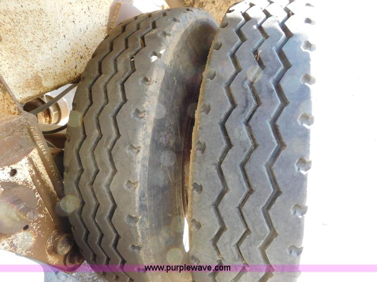 image for item J6838 1994 Falcon vacuum trailer