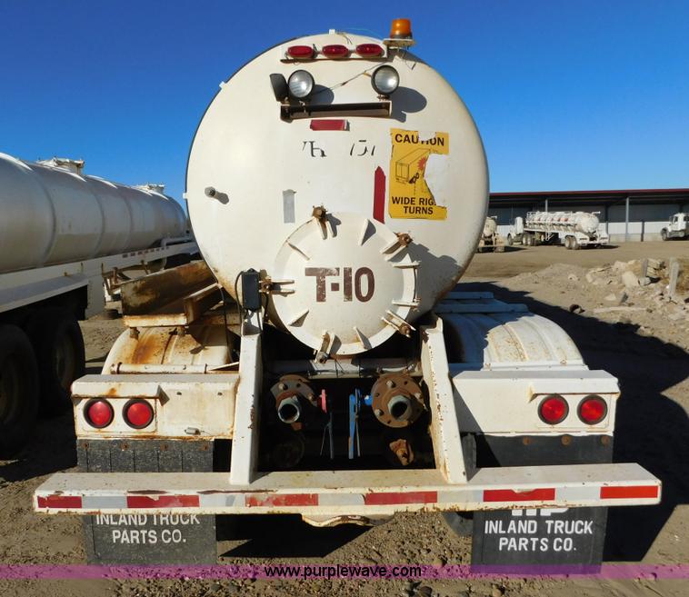 image for item J6838 1994 Falcon vacuum trailer