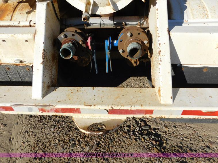 image for item J6838 1994 Falcon vacuum trailer