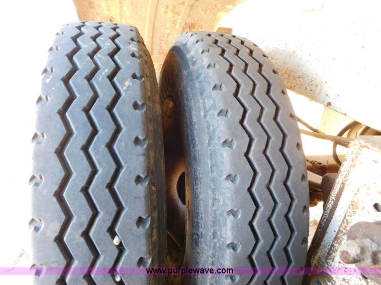 image for item J6838 1994 Falcon vacuum trailer