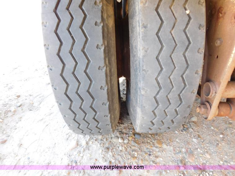 image for item J6838 1994 Falcon vacuum trailer