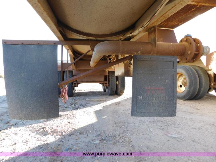 image for item J6838 1994 Falcon vacuum trailer