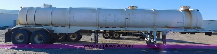 image for item J6838 1994 Falcon vacuum trailer