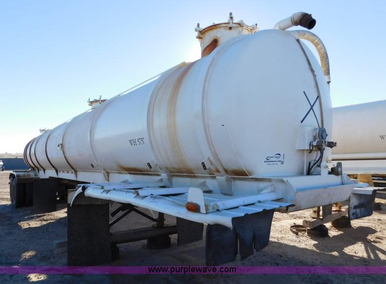 image for item J6838 1994 Falcon vacuum trailer