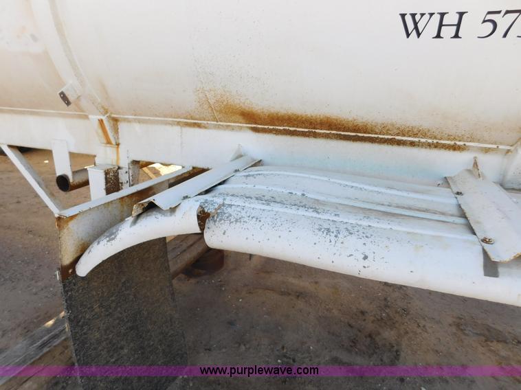 image for item J6838 1994 Falcon vacuum trailer