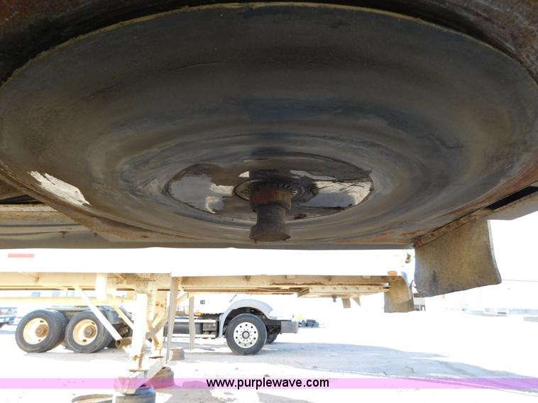 image for item J6838 1994 Falcon vacuum trailer