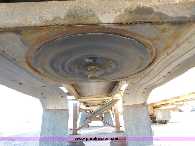 image for item J6838 1994 Falcon vacuum trailer