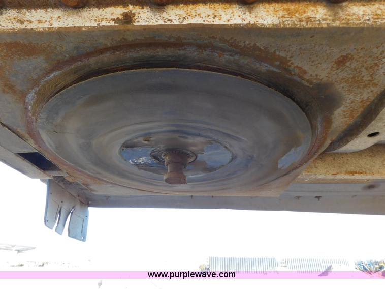 image for item J6838 1994 Falcon vacuum trailer