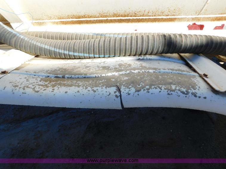 image for item J6838 1994 Falcon vacuum trailer