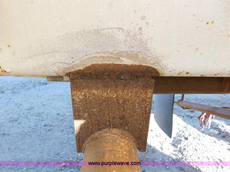 image for item J6838 1994 Falcon vacuum trailer