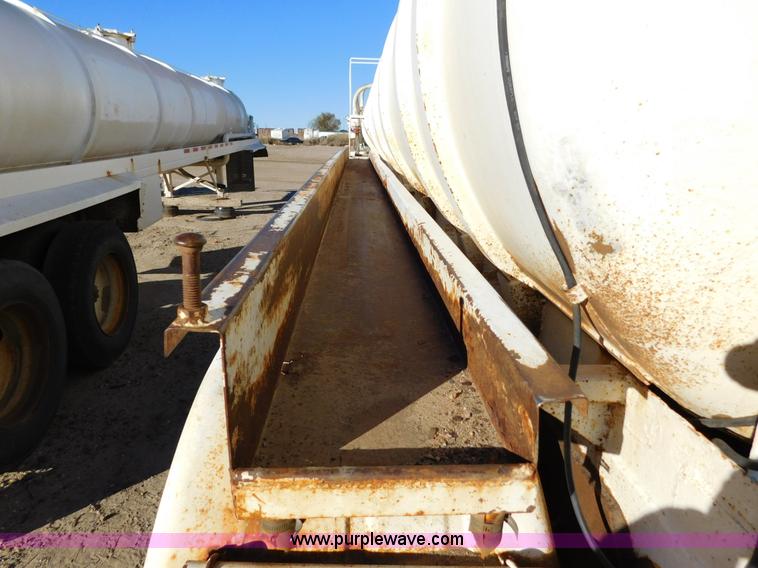 image for item J6838 1994 Falcon vacuum trailer