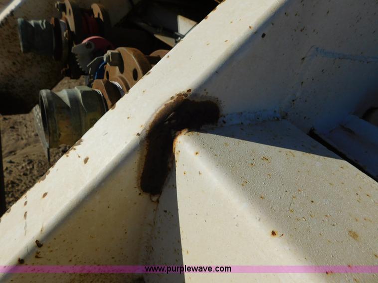 image for item J6838 1994 Falcon vacuum trailer