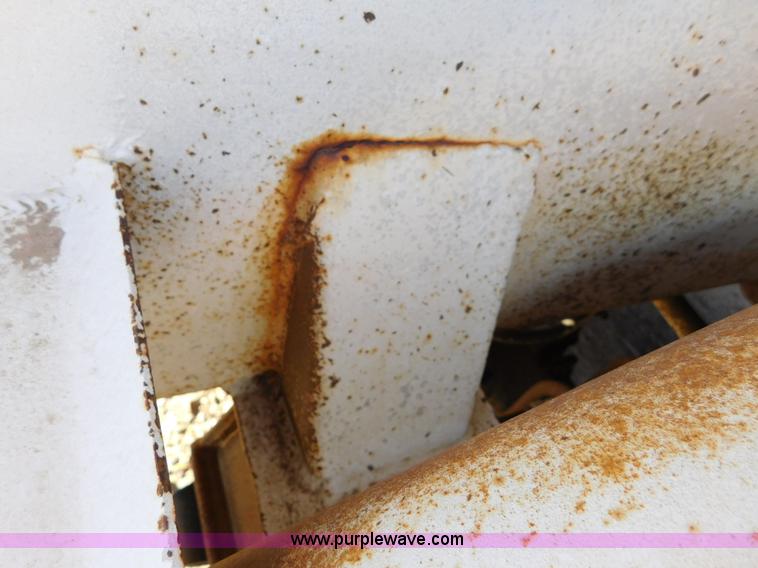 image for item J6838 1994 Falcon vacuum trailer